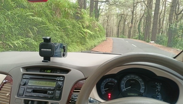 Rental mobil dengan sopir