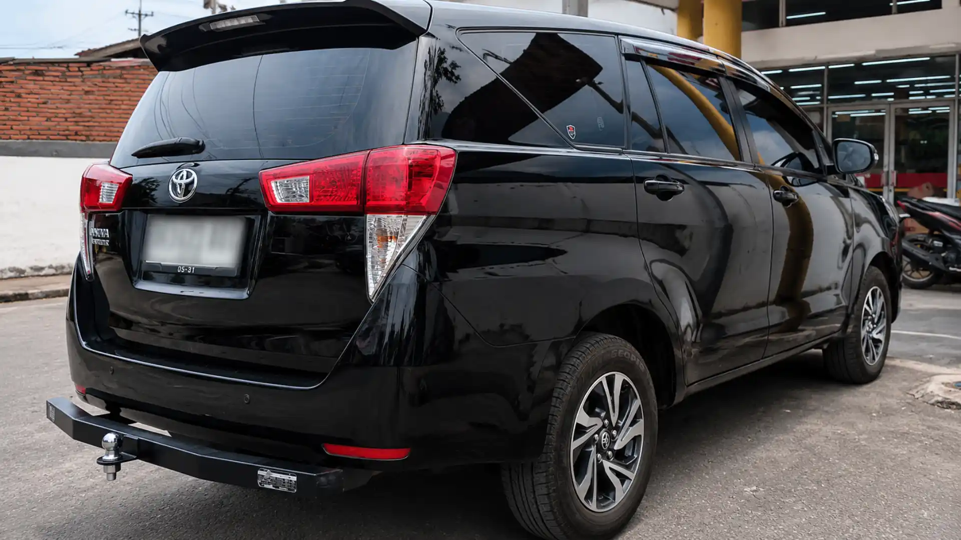 Innova Tampak Belakang