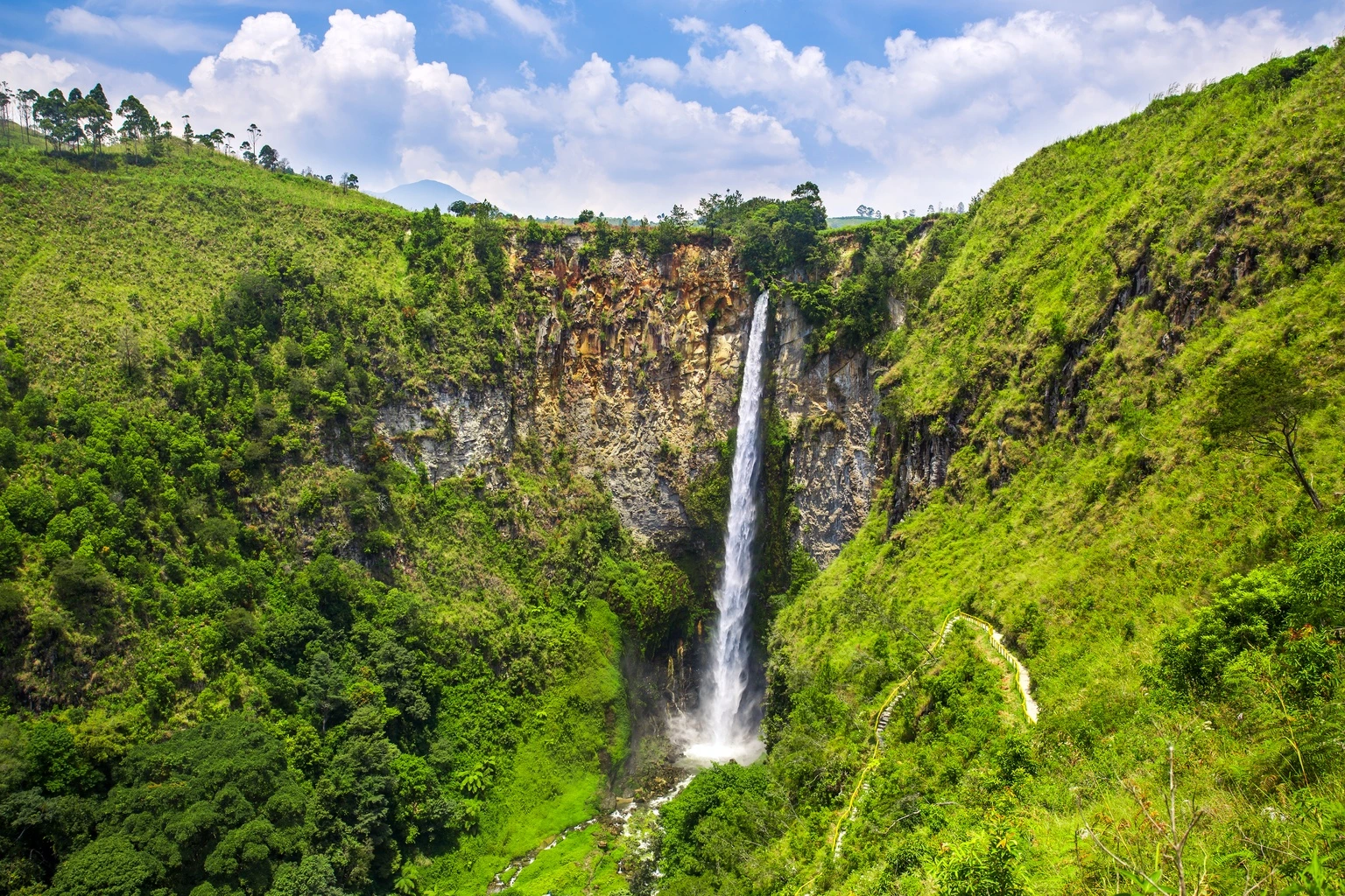lake toba travel guide europe, air terjun sipiso-piso